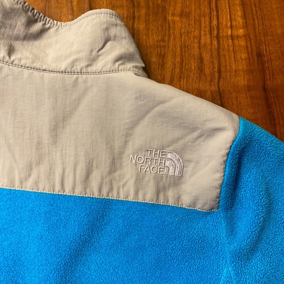 EUC✨ Girl’s Blue & Gray Fleece North Face Denali - Picture 7 of 8